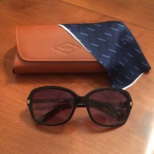 Fossil 2010/S Sunglasses with case